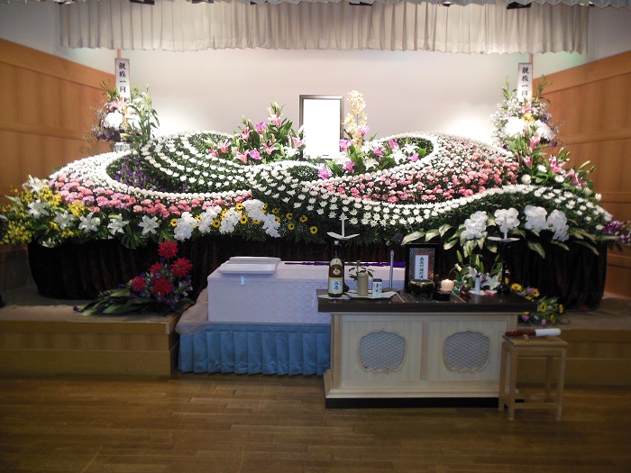 箕面聖苑 家族葬 大阪 神戸 大阪府 兵庫県 奈良県 京都府 和歌山県 三重県 滋賀県 土地 家屋 会社 工場 お店 井戸 霊障 お祓い 供養 先祖供養・水子供養 祈禱 祈願 お坊さん紹介 派遣 格安 定額 御布施